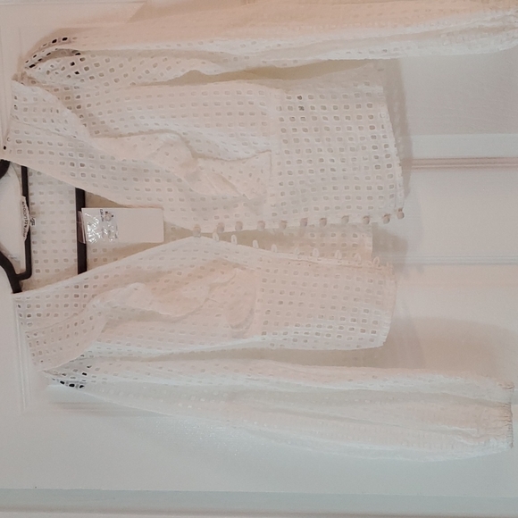 Hot & Delicious white eyelet top - Picture 4 of 4